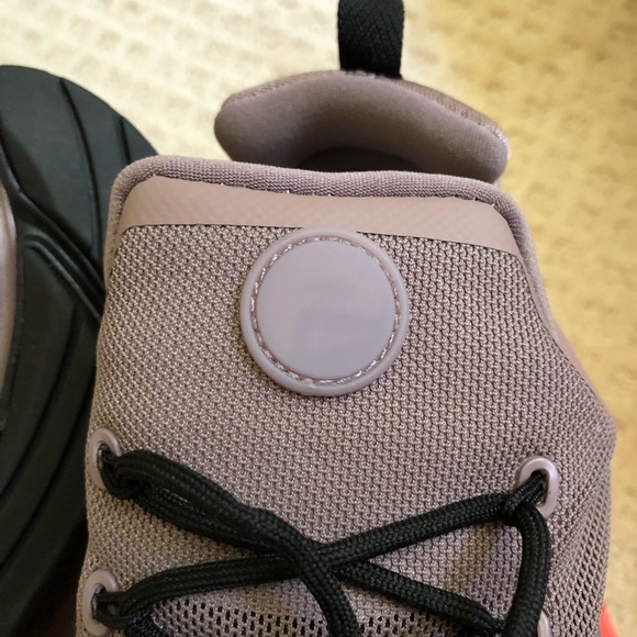 🚫✂️💚 NIB💚 NIKE taupe grey Presto Fly - Picture 6 of 6